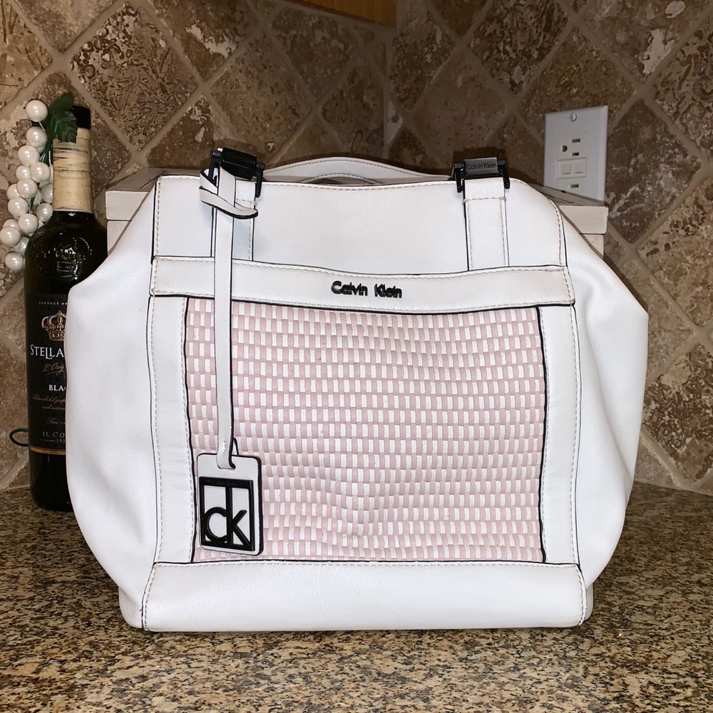 Beautiful Calvin Klein Shoulder Bag